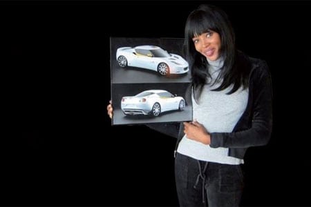 Vente pour Haïti : Naomi Campbell très effiface