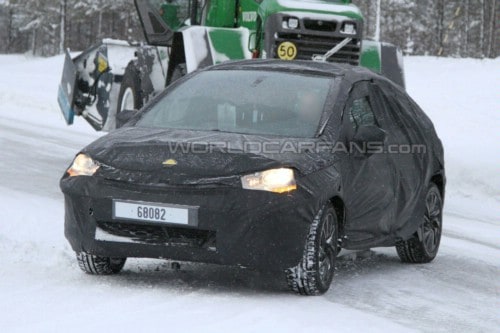 Spyshot : la Citroën DS4 joue dans la neige