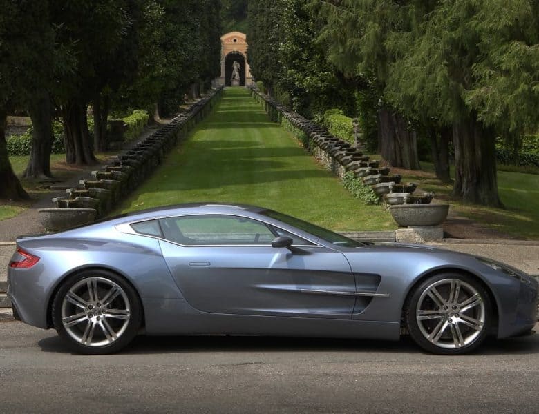 Aston Martin : la One-77 roule à plus de 350 km/h