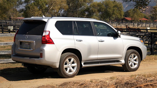 Lexus reprend les ventes de son GX460, mise à jour logicielle prête