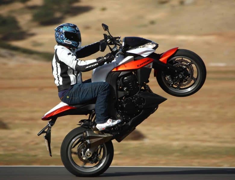 Moto : un test de la Kawasaki Z1000 version 2010, c’est parti
