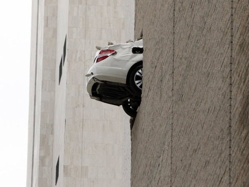 Insolite : Cherie, où est la voiture ? Là bas ! Ah m*#de ….