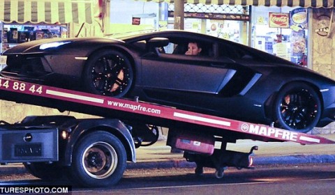 Cristiano Ronaldo en panne avec sa nouvelle Lamborghini Aventador