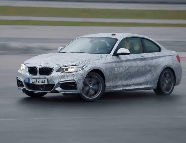 CES 2014 : la BMW M235i drifte seule, sans l&rsquo;aide de personne