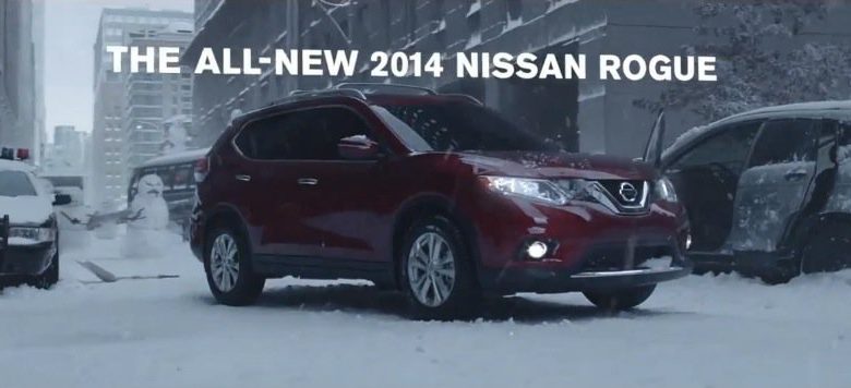 Le Nissan Rogue part en guerre contre les méchants bonhommes de neige