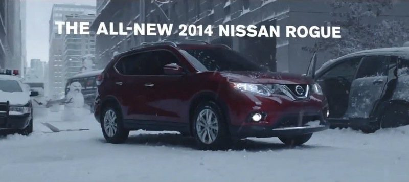 Le Nissan Rogue part en guerre contre les méchants bonhommes de neige
