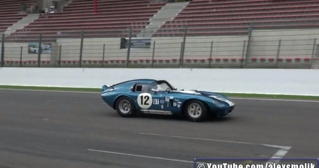 PLY #165 : la Shelby Cobra Daytona Coupé en piste
