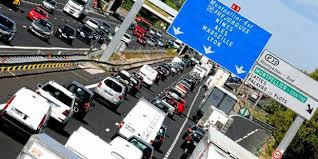 Pour les vacances, il est nécessaire de bien préparer sa voiture avant le départ.