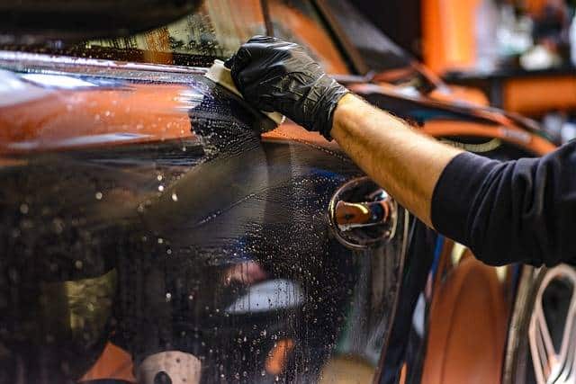picture automobile entretien prendre - La gestion d'une flotte automobile est une t&acirc;che complexe qui n&eacute;cessite une attention particuli&egrave;re &agrave; de nombreux aspects, dont l'entretien r&eacute;gulier des v&eacute;hicules. Que vous soyez une petite entreprise ou une grande soci&eacute;t&eacute;, prendre soin de vos voitures est essentiel pour assurer leur bon fonctionnement et leur durabilit&eacute;. Toutefois, comment vous y prendre ?